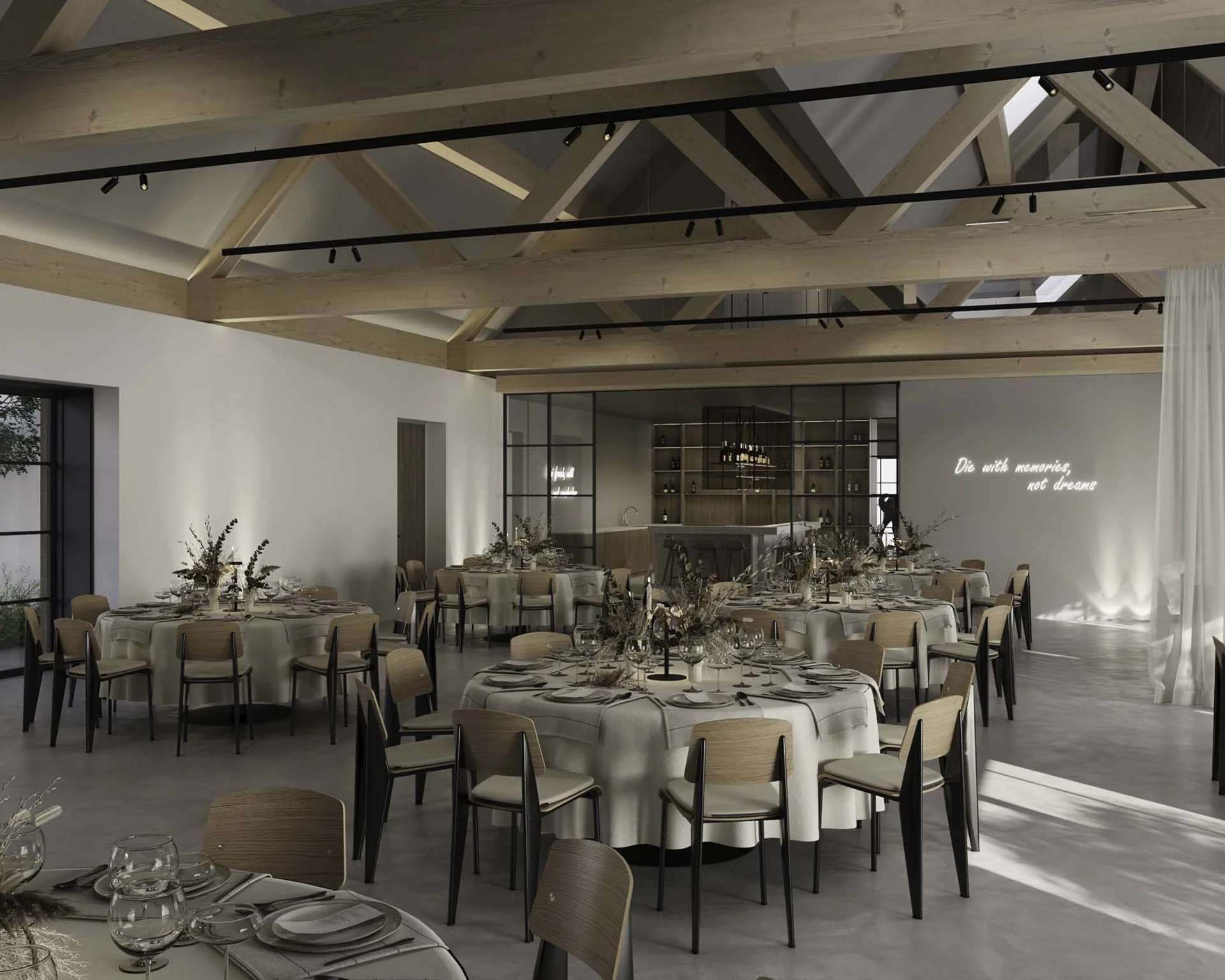 NILS am See: Impressionen eines Orts für das süße Leben Elegantes Veranstaltungszimmer mit gedeckten Tischen und Holzbalken an der Decke